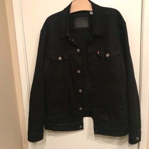 Black Levi’s denim trucker jacket